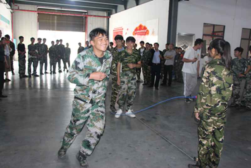 校運(yùn)會(huì)跳長(zhǎng)繩比賽