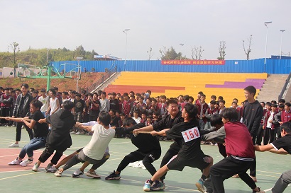 第一屆校運(yùn)會拔河比賽