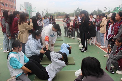 第一屆校運(yùn)會仰臥起坐比賽