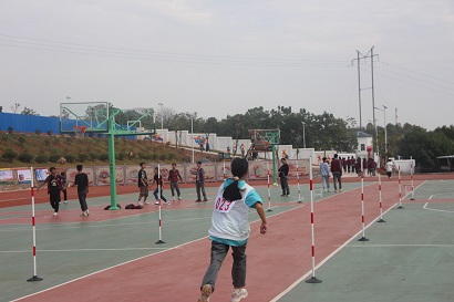 第一屆校運(yùn)會繞桿跑比賽